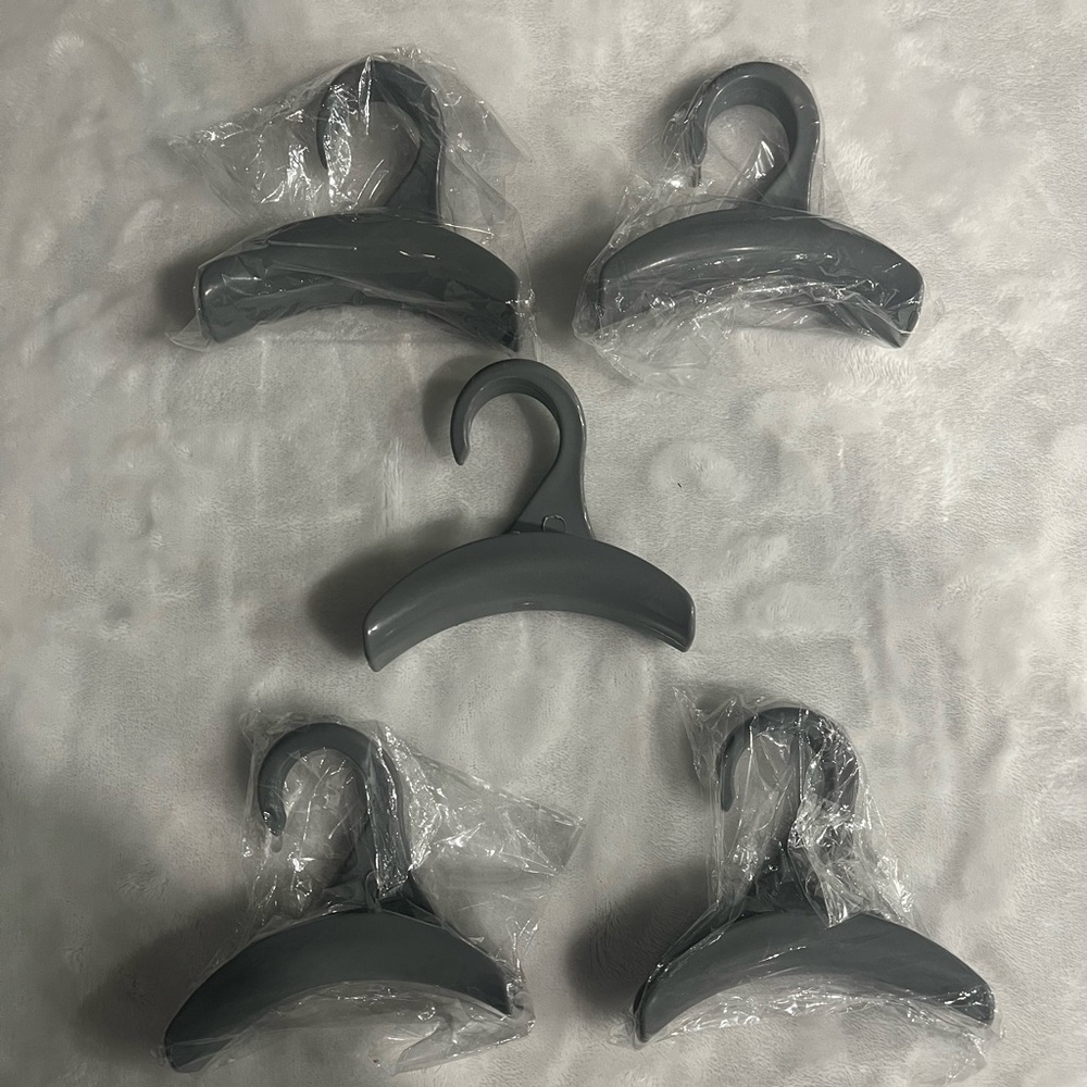 Set of 5 Gray Plastic Purse Hangers